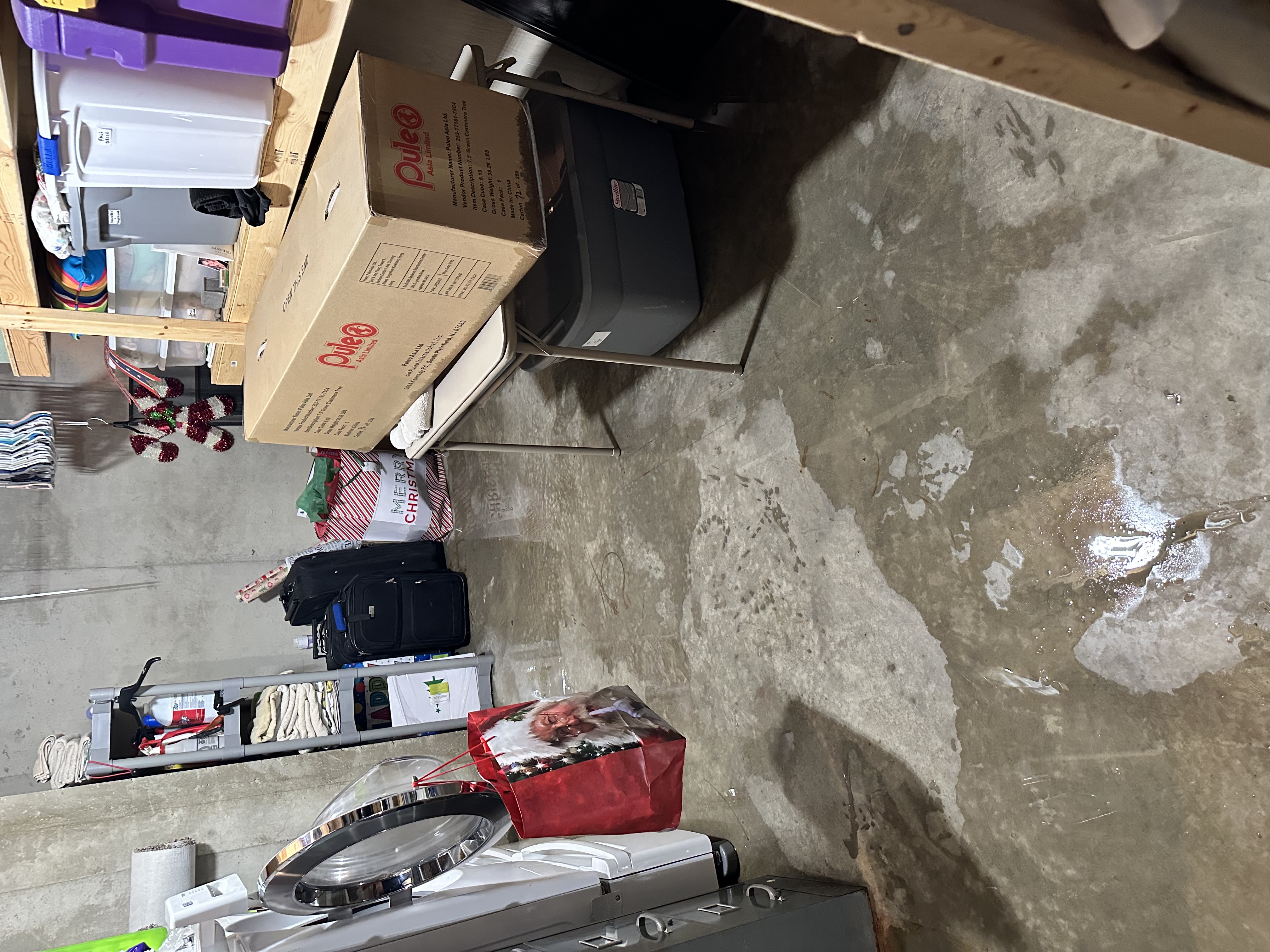 Commercial basement flooding in Maple Lake